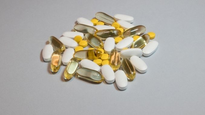 Mixed natural food supplement pills