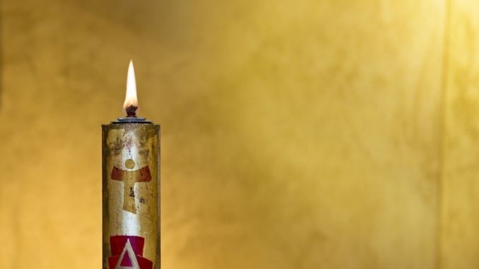 easter-candle-welcomes-light