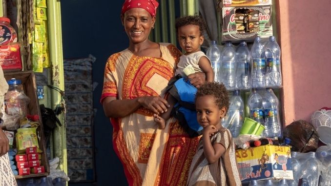 mother-children-front-store