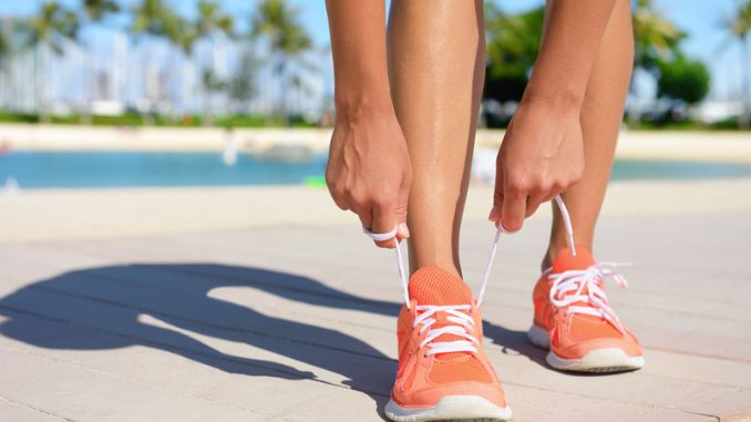 runner-woman-lacing-shoes