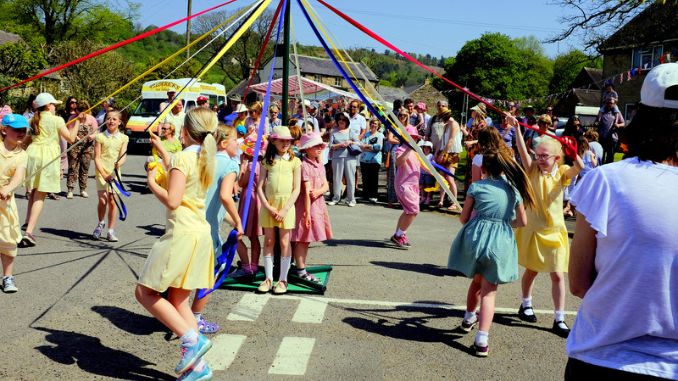 dancing-maypole-uk-carnival