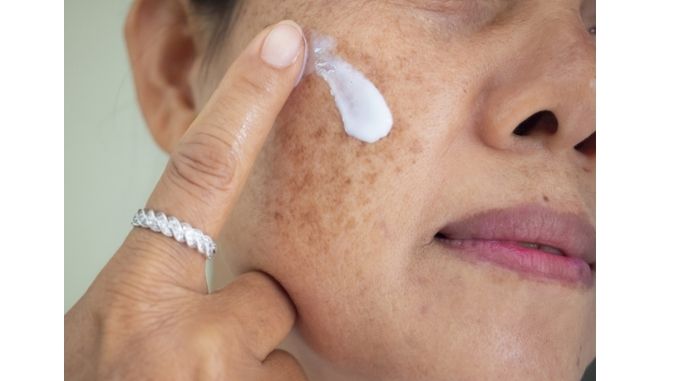 Applying cream treatment skin